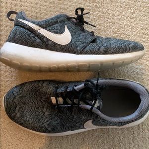 Nike Roshe Sneakers
